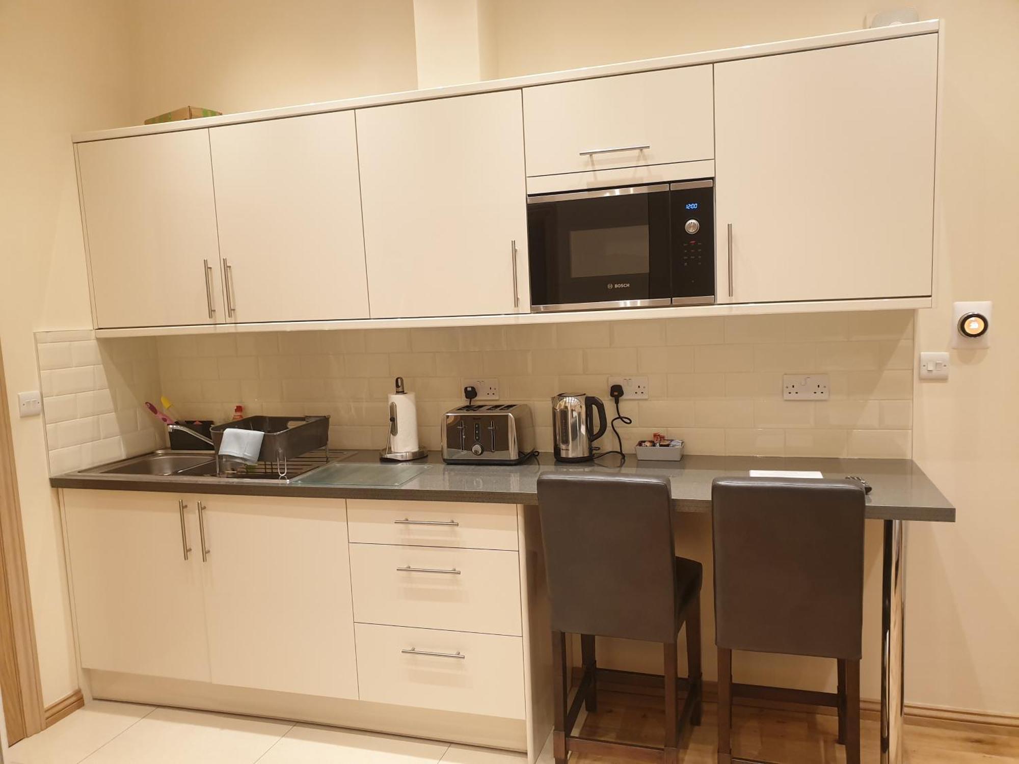 London Luxury Apartments 3 Bedroom Sleeps 8 With 3 Bathrooms 4 Mins Walk To Tube Free Parking Ilford Exterior photo