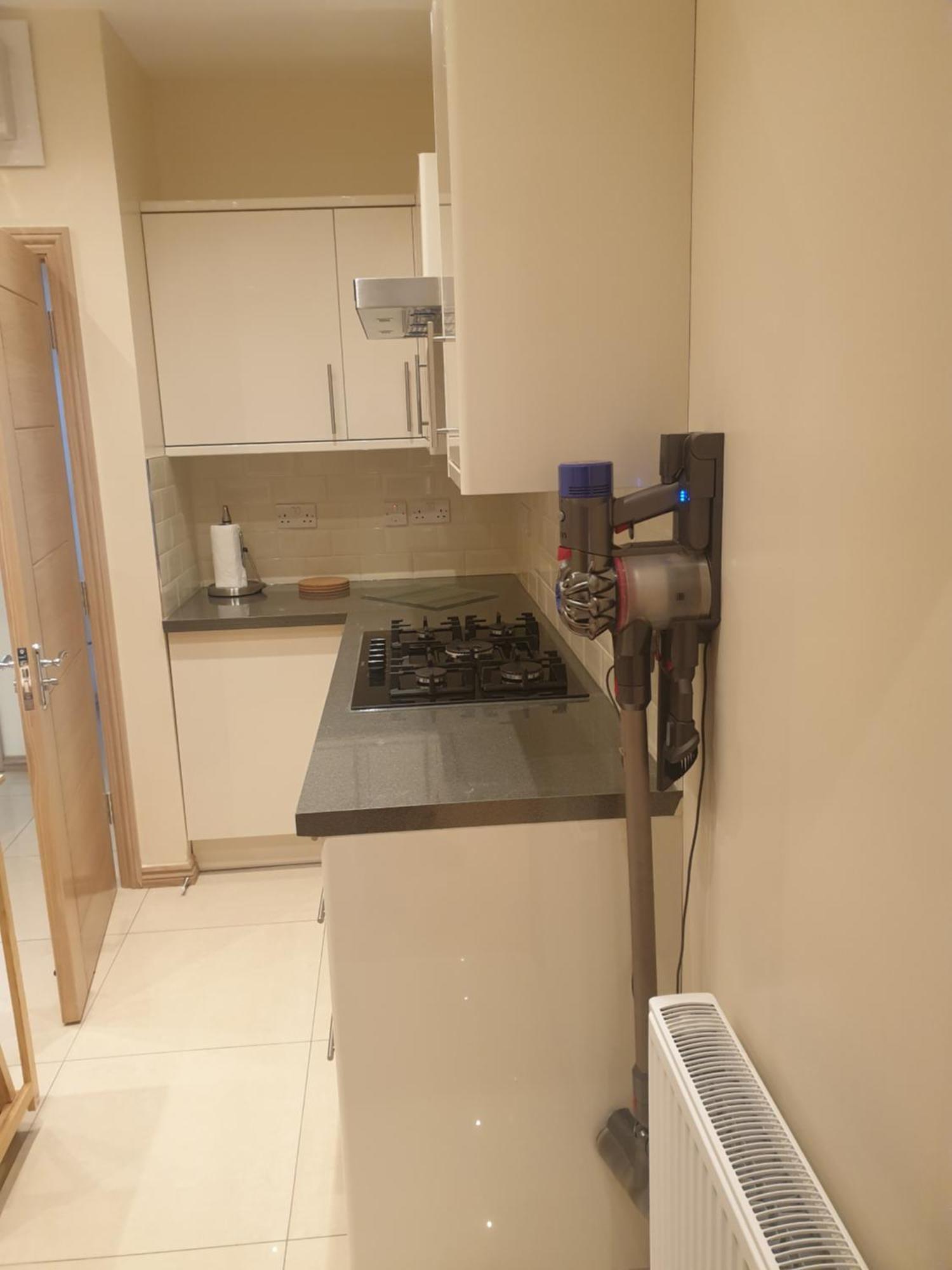 London Luxury Apartments 3 Bedroom Sleeps 8 With 3 Bathrooms 4 Mins Walk To Tube Free Parking Ilford Exterior photo