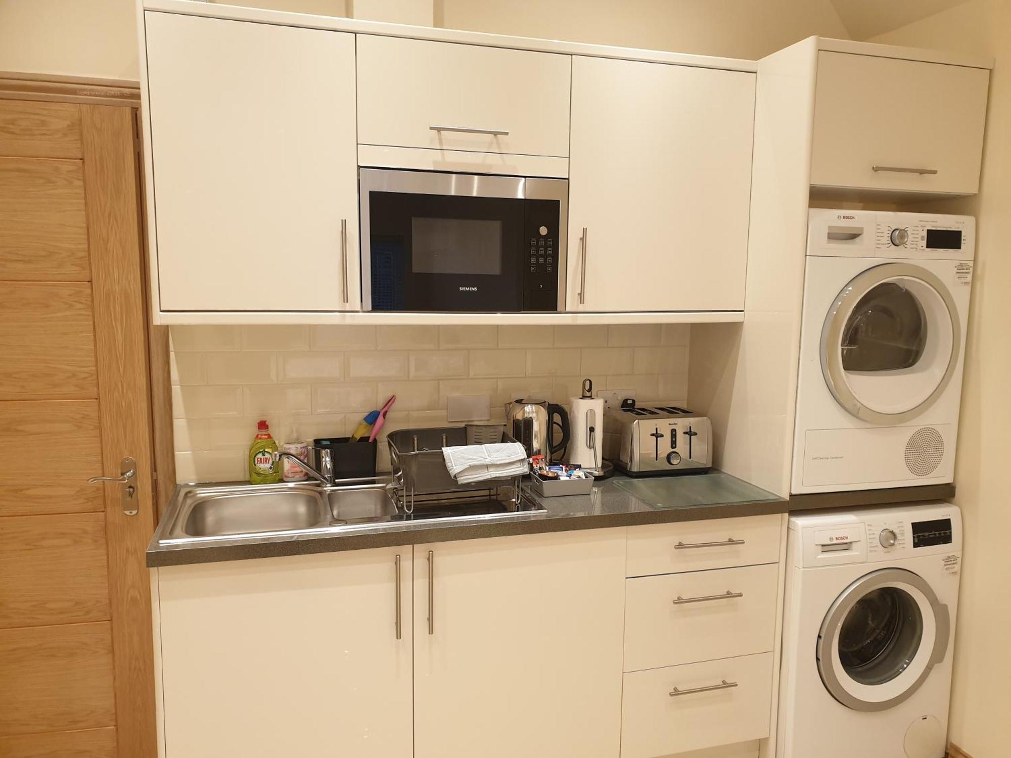 London Luxury Apartments 3 Bedroom Sleeps 8 With 3 Bathrooms 4 Mins Walk To Tube Free Parking Ilford Exterior photo
