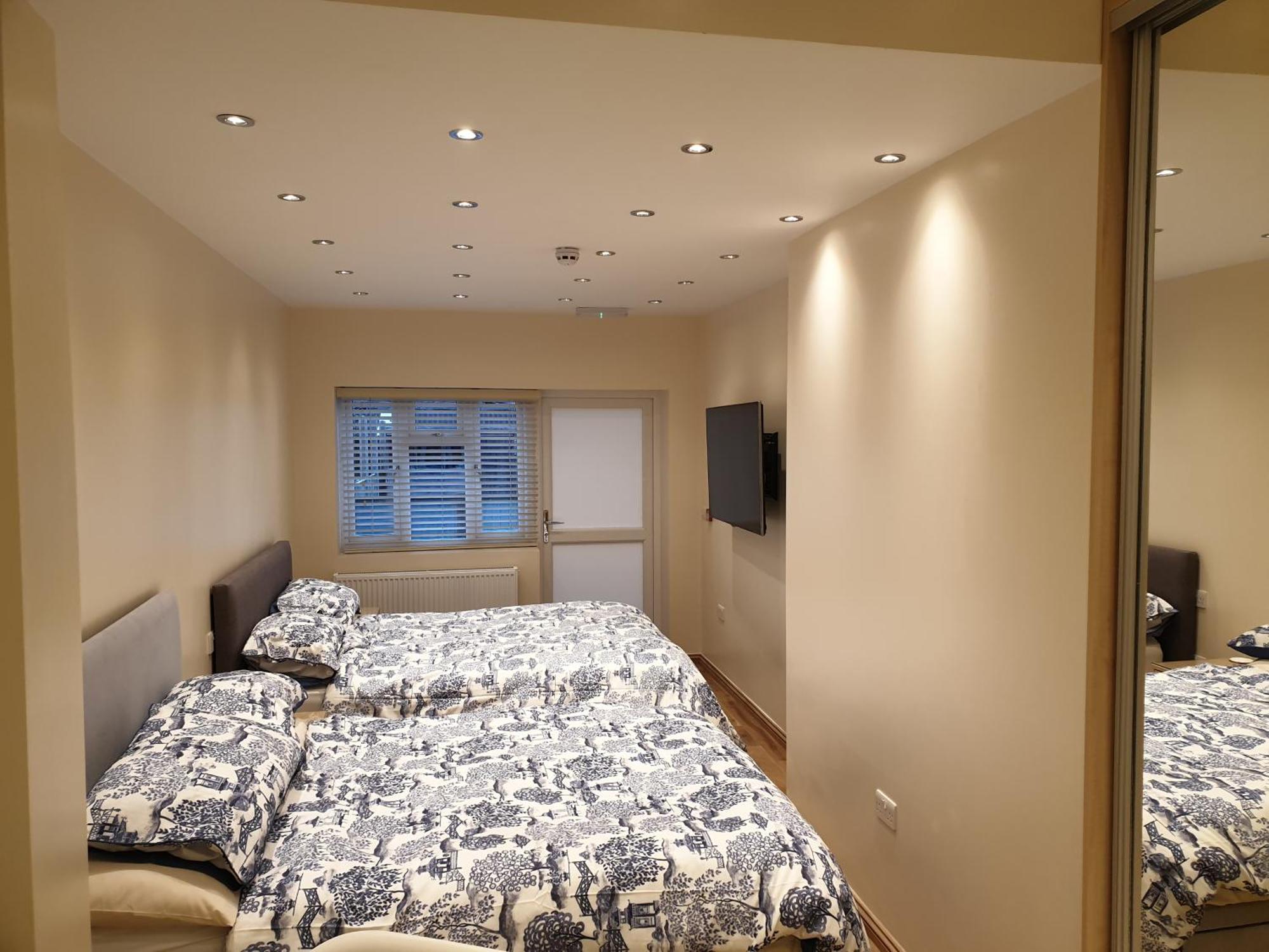 London Luxury Apartments 3 Bedroom Sleeps 8 With 3 Bathrooms 4 Mins Walk To Tube Free Parking Ilford Exterior photo